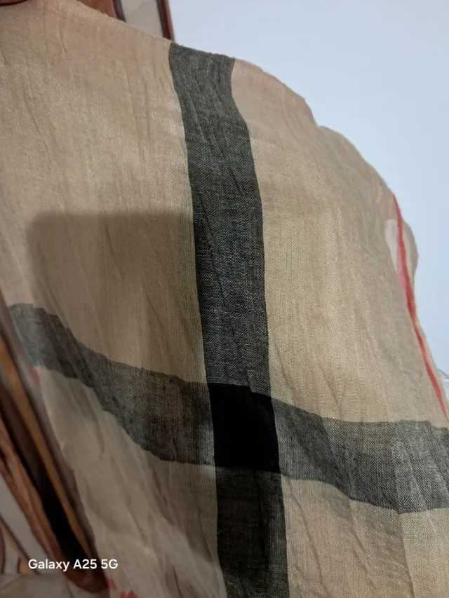 Sciarpa a quadri beige, nera e rossa