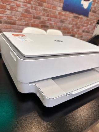 Impresora HP Instant Ink Gris y Blanca