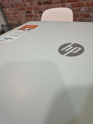 Impresora HP Instant Ink Gris y Blanca