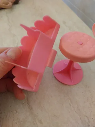 Sgabello Barbie e consolle trucchi rosa