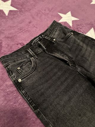 Pantalones campana Stradivarius negros