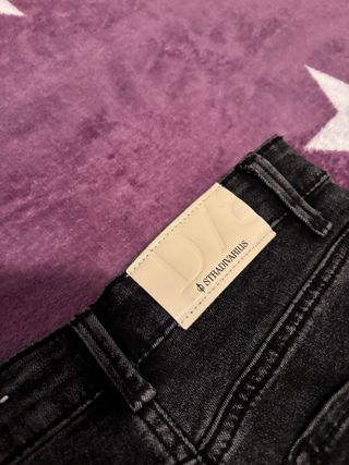 Pantalones campana Stradivarius negros