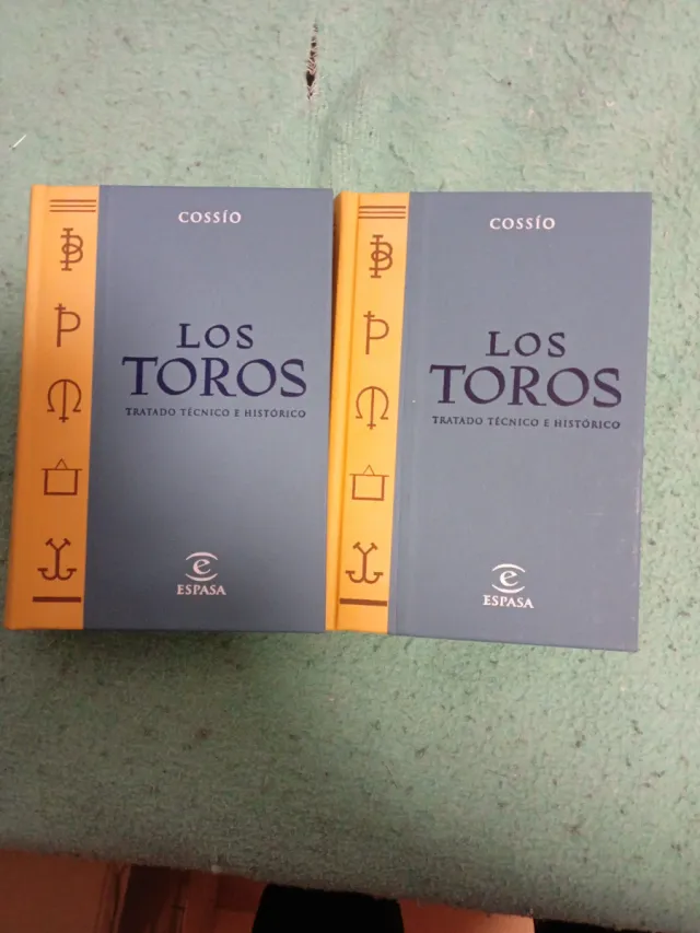 Lote 2 libros taurinos Cossío
