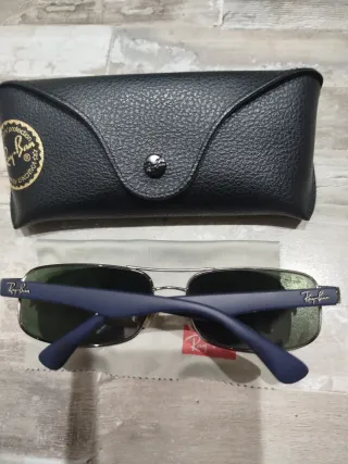 Gafas de sol Ray-Ban plateadas y azules