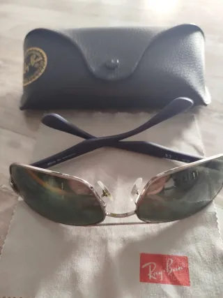 Gafas de sol Ray-Ban plateadas y azules