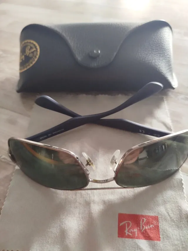 Gafas de sol Ray-Ban plateadas y azules