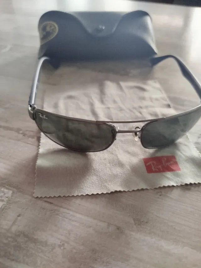 Gafas de sol Ray-Ban plateadas y azules