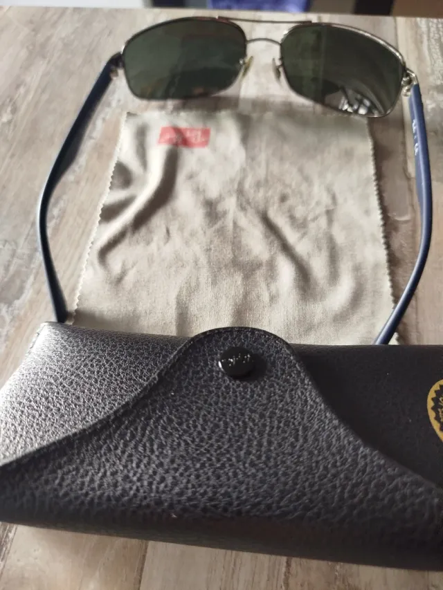 Gafas de sol Ray-Ban plateadas y azules