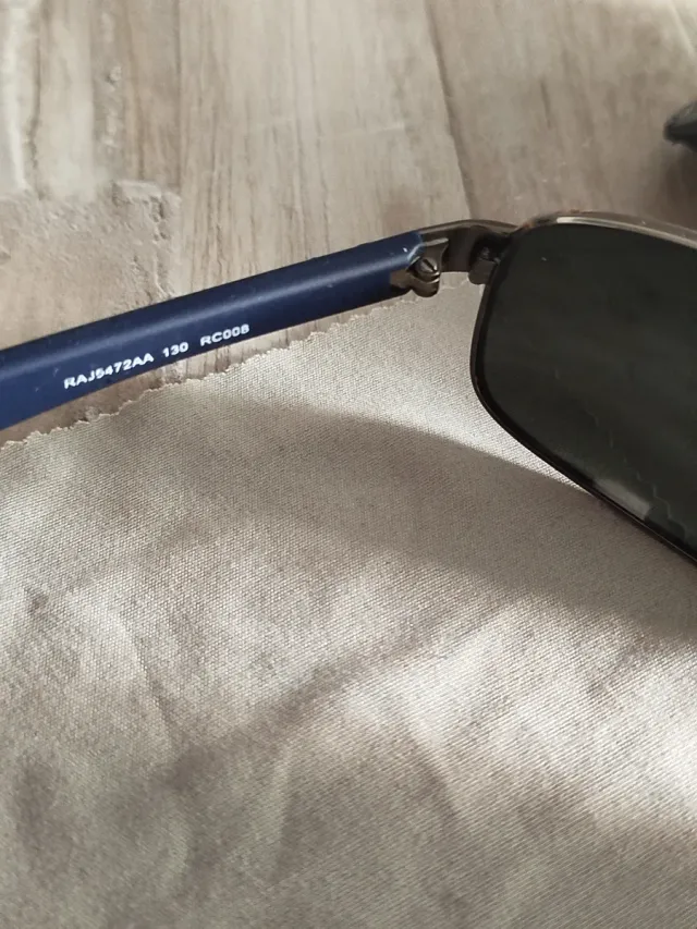 Gafas de sol Ray-Ban plateadas y azules