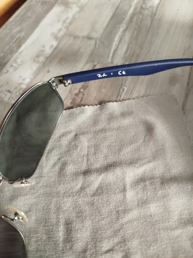 Gafas de sol Ray-Ban plateadas y azules