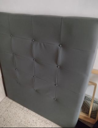 Cabecero tapizado polipiel gris