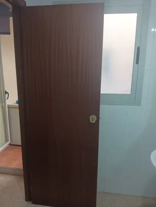 9 Puertas de madera interior iguales.