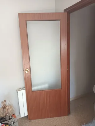 9 Puertas de madera interior iguales.