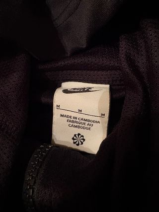 Giacca Nike Nera con Zip e Cappuccio