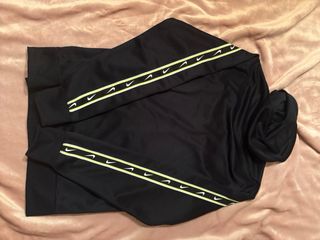 Giacca Nike Nera con Zip e Cappuccio