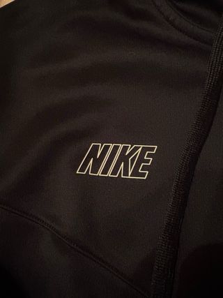 Giacca Nike Nera con Zip e Cappuccio