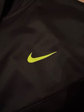 Giacca Nike Nera con Zip e Cappuccio