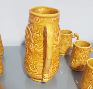 Juego Jarra grande con sus 6 jarras de barro.