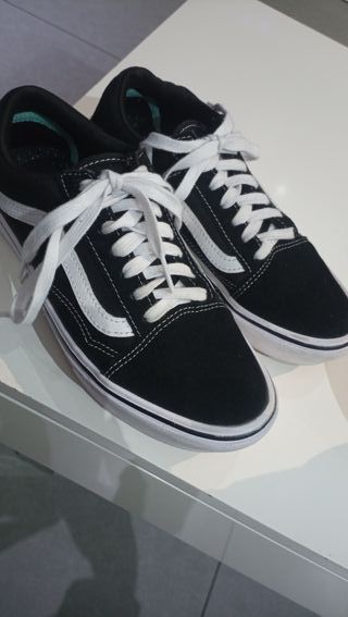 Zapatillas Vans Old Skool Negras y Blancas
