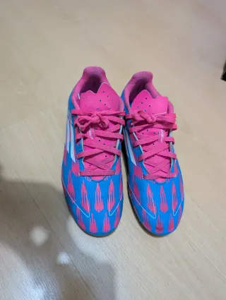 Botas de fútbol Adidas F50 Club FxG J