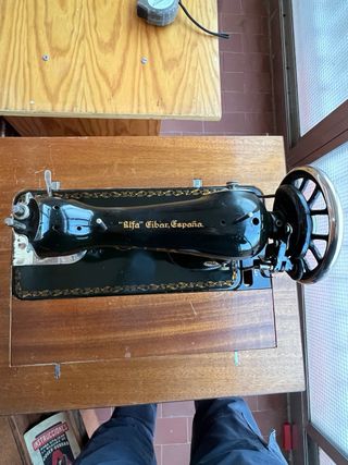 Máquina de coser ALFA antigua