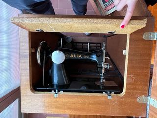 Máquina de coser ALFA antigua
