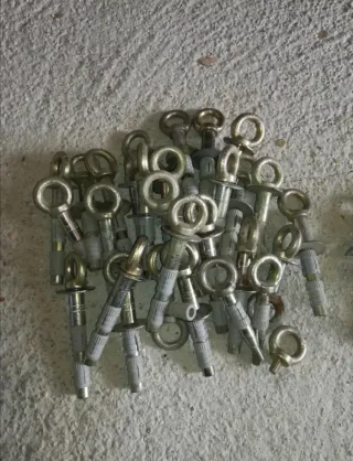 Ancoraggi a occhiello con tassello Fischer