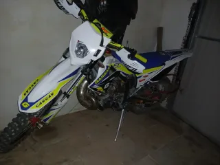 Moto de enduro Gas Gas ec 300 matrícula del 2010