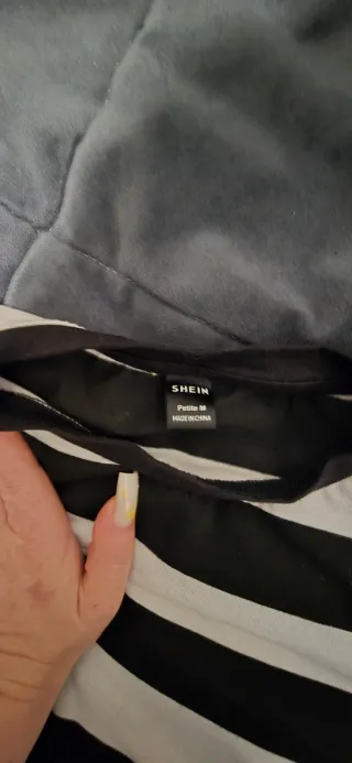 T-shirt riscas Shein