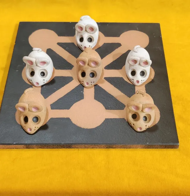 Juego de mesa 3 en raya ratones