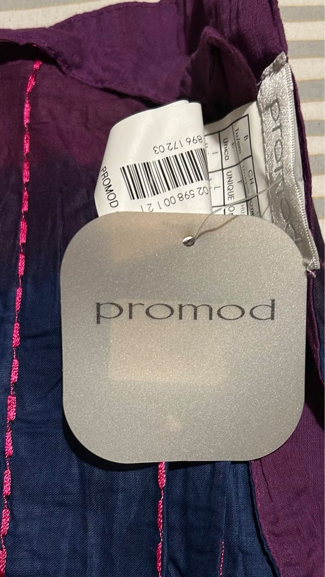 Fular morado y azul sin usar con etiqueta