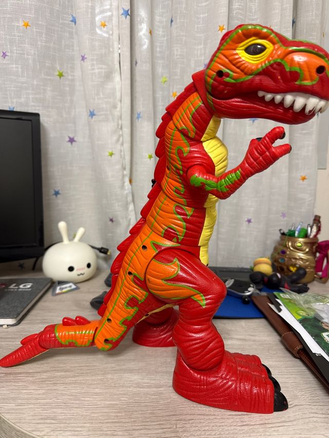 Dinosaurio Juguete Rojo y Naranja