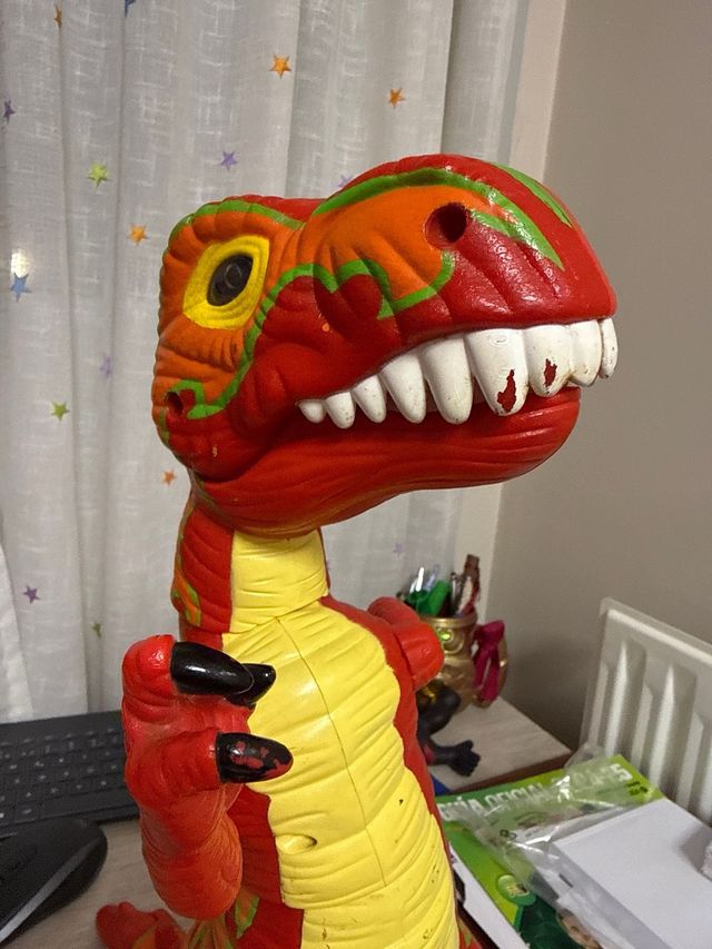 Dinosaurio Juguete Rojo y Naranja