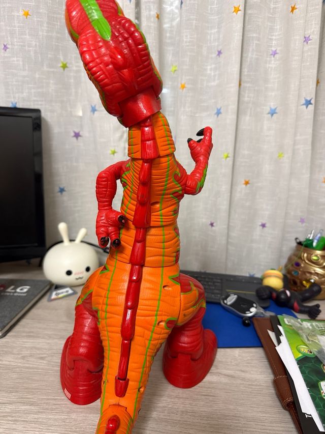 Dinosaurio Juguete Rojo y Naranja