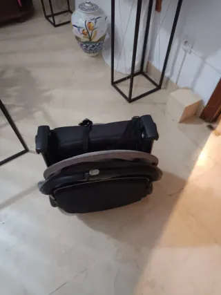 Carrito de bebé gris y negro