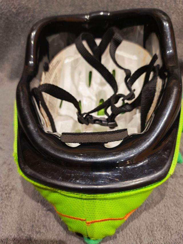 Casco infantil verde Imaginarium