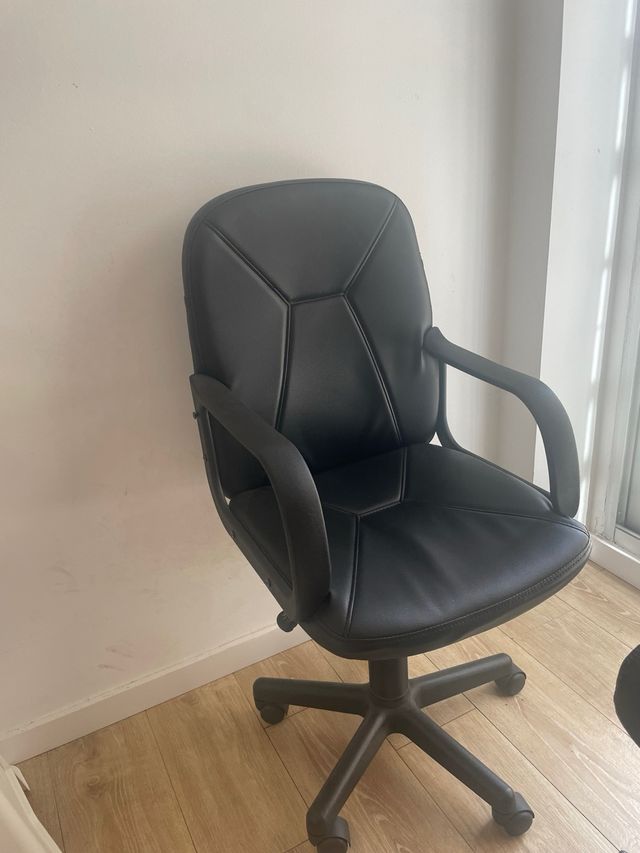 Silla de oficina negra