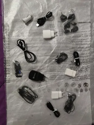 Lote Cargadores, Cables y Auriculares