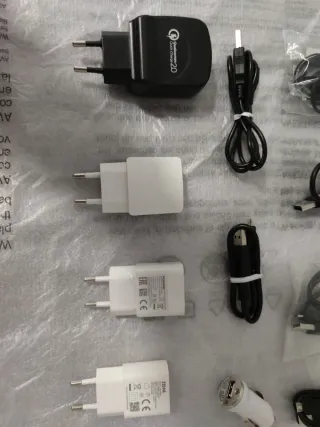 Lote Cargadores, Cables y Auriculares