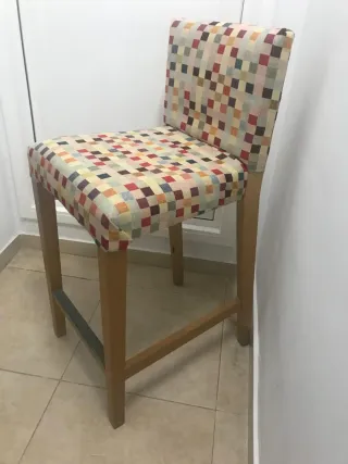 2 Taburetes altos tela y madera