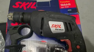 Taladro SKIL 550W con maletín organizador