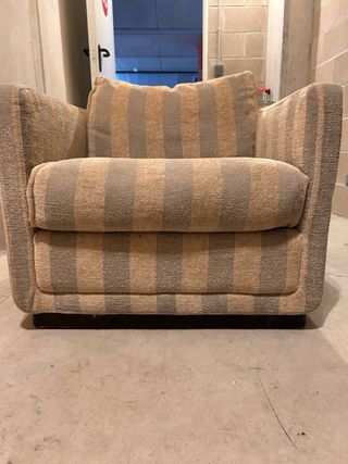 Butaca de salón tela rayas beige y gris