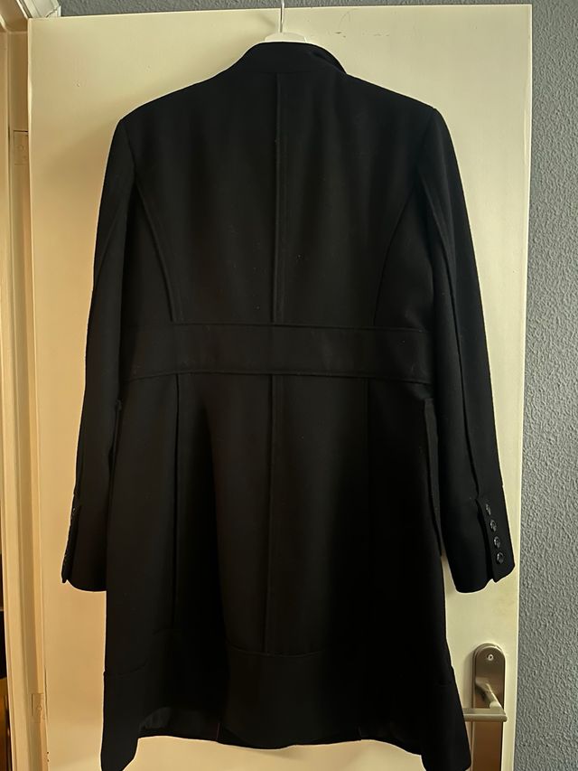 Elegante abrigo negro El Corte Inglés