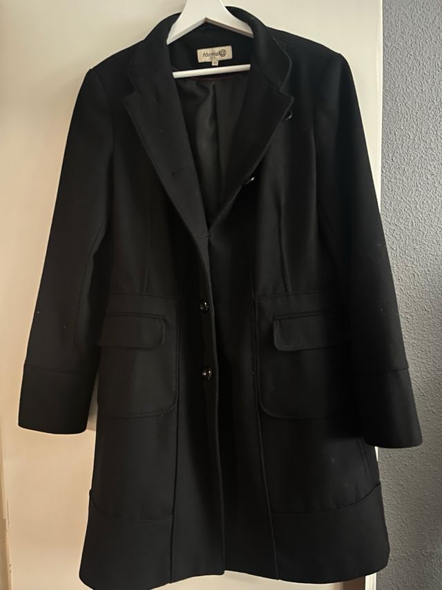 Elegante abrigo negro El Corte Inglés