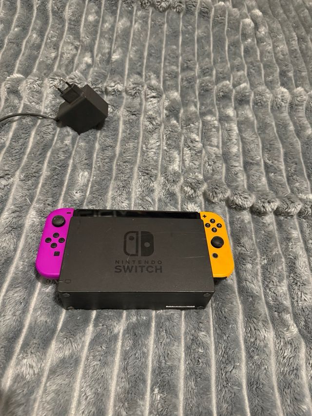 Nintendo Switch Morado y Amarillo