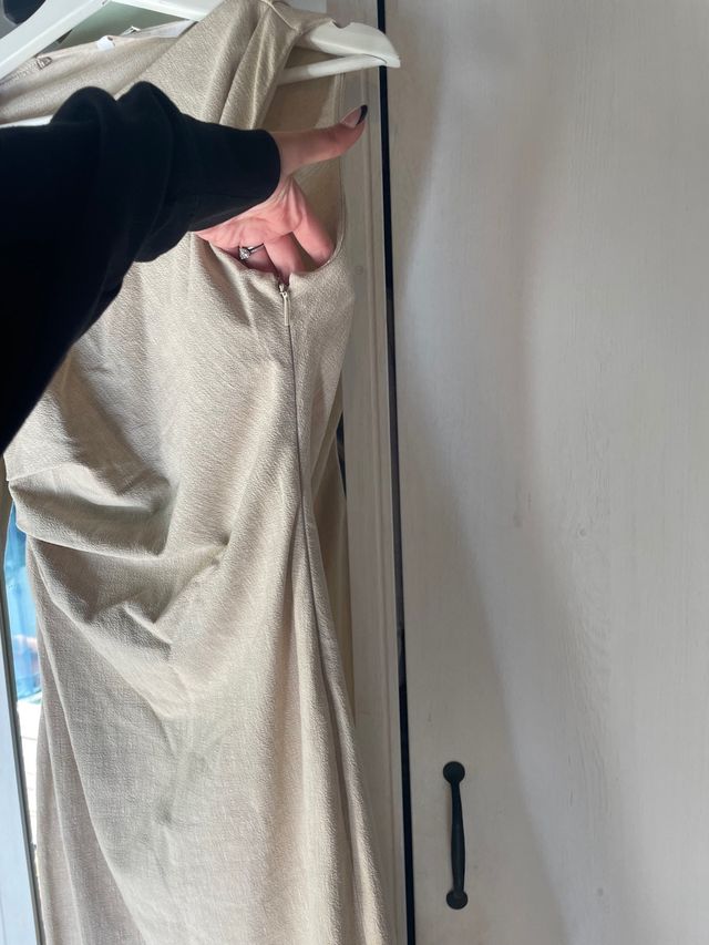 Vestido largo beige drapeado