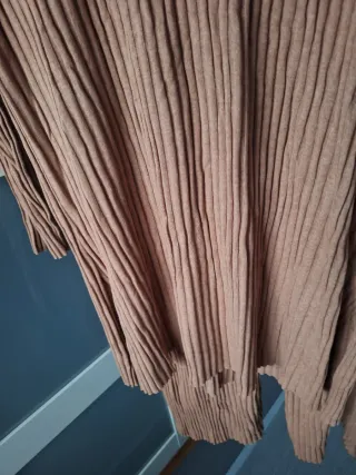 Conjunto jersey largo y pantalón marrón chocolate.