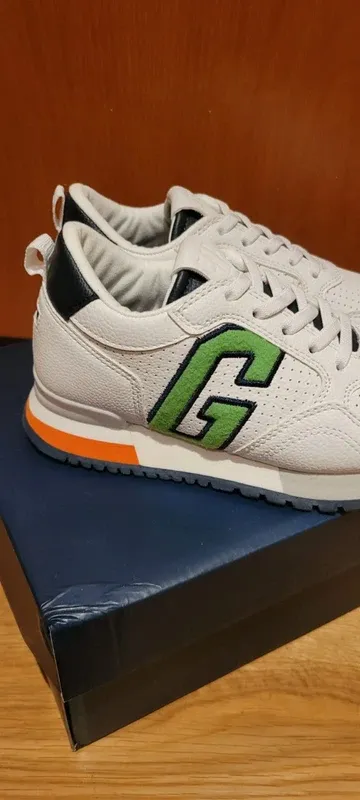 GAP Sapatilhas Novas Brancas e Verdes Tamanho 30