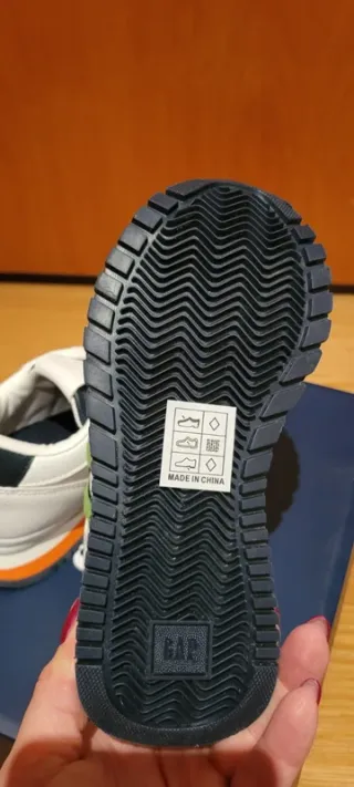 GAP Sapatilhas Novas Brancas e Verdes Tamanho 30