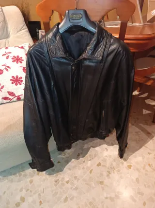 Chaqueta de piel ROBESPIEL negra hombre vintage